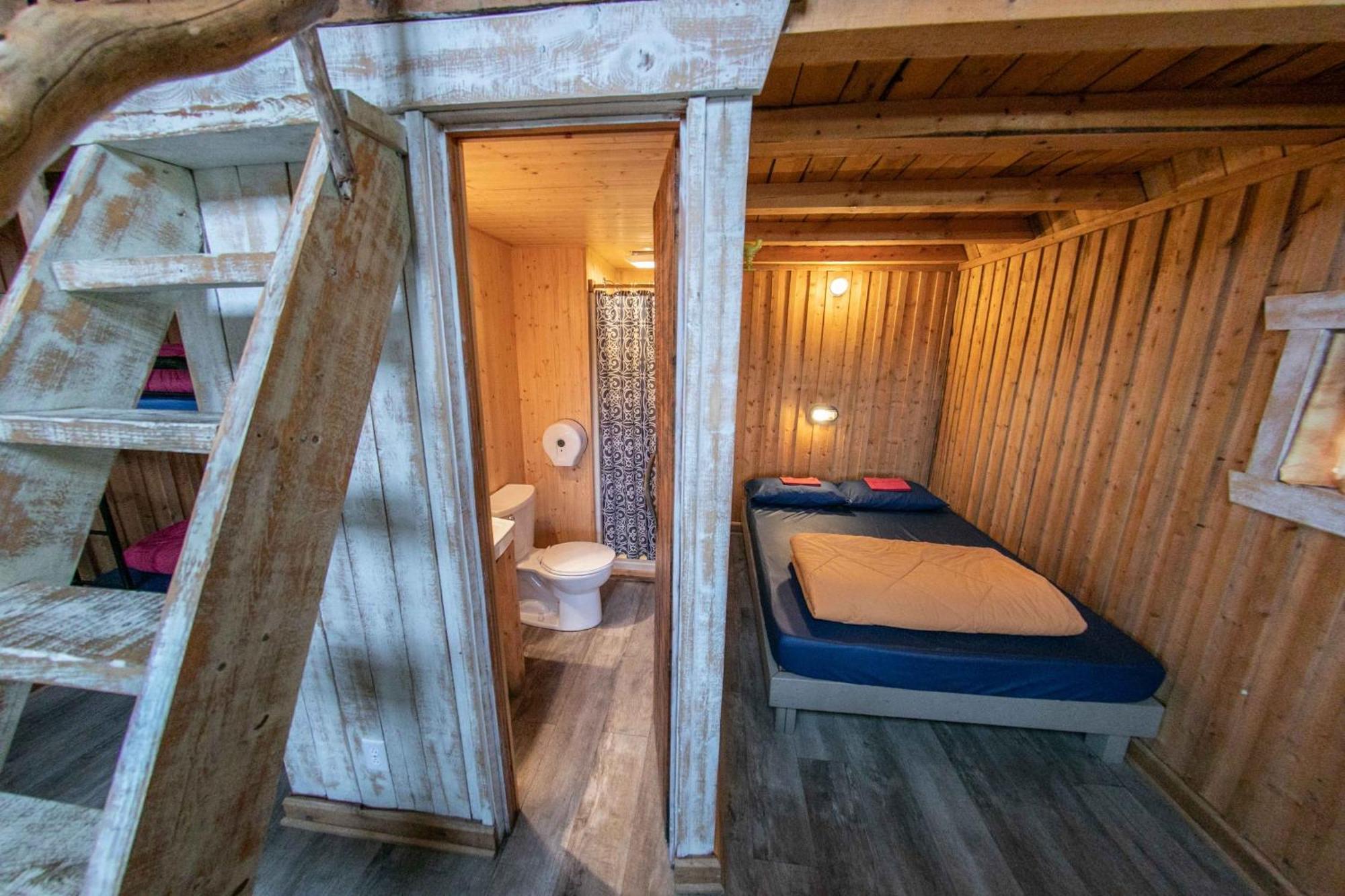 Auberge Festive Sea Shack Sainte Anne-des-Chênes Eksteriør billede
